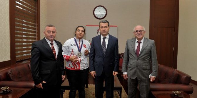 Vali Çelik, Milli Sporcu Neval Çavcı’yı Kabul Etti
