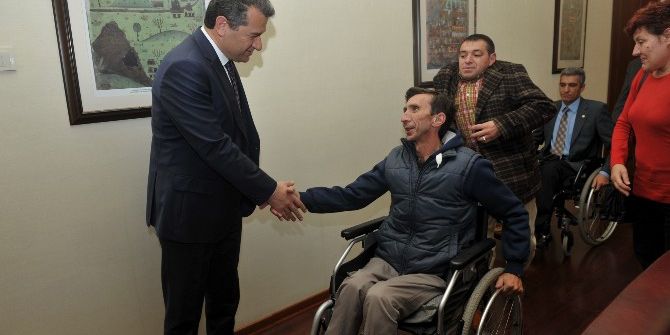 Türkiye Sakatlar Derneği Eskişehir Şubesi Vali Çelik’i Ziyaret Etti