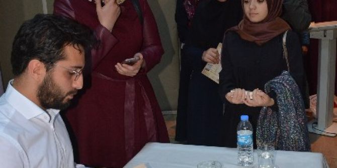 Hikmet Anıl Öztekin Söyleşi Ve İmza Günü