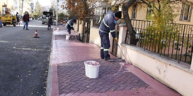 Vişnelik’te Kaldırımlar Boyanıyor