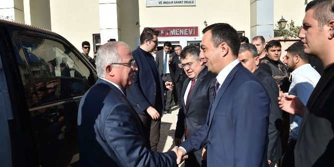 Şanlıurfa Valisi Kanaat Önderleriyle Bir Araya Geldi