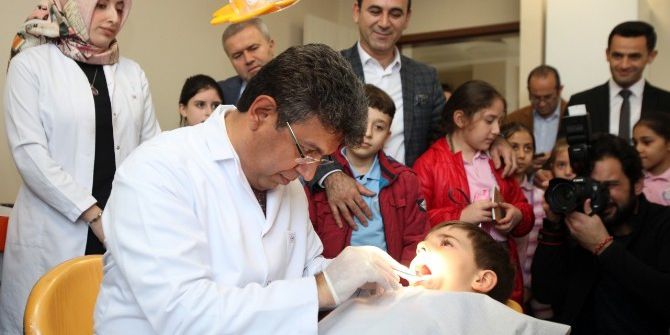Diş Hekimi Belediye Başkanından Diş Taraması