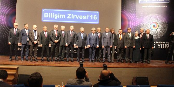 Bakan Özlü Ve Arslan Bilişim Zirvesi’ne Katıldı