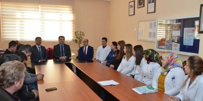 Vali Memiş’ten Gümüşhane Lisesi’ne Öğretmenler Günü Ziyareti