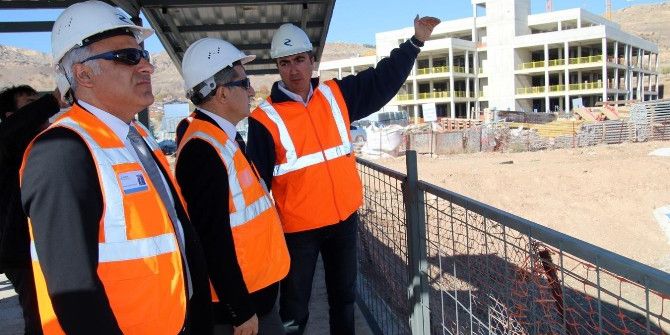 Bin 38 Yataklı Şehir Hastanesi Yükseliyor