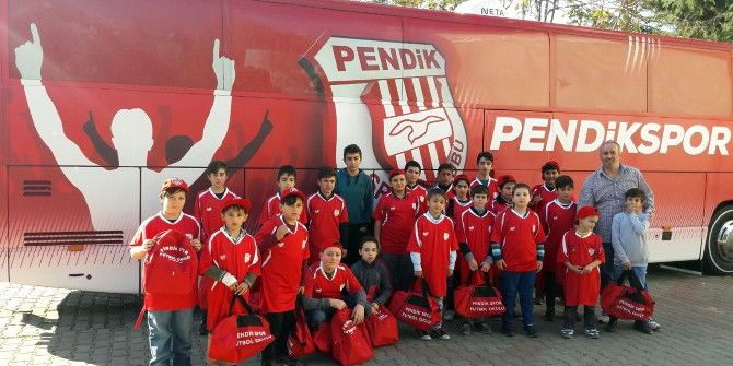 Pendikspor, Yetim Ve Öksüz Çocukları Gülümsetti