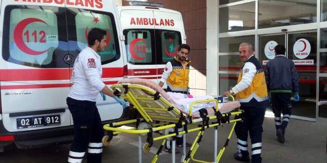 Otomobil Çocuğa Çarptı: 1 Yaralı