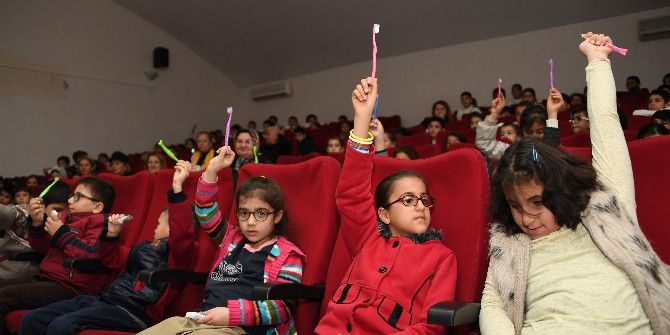 Gezici Diş Sağlığı Tarama Aracı Okullarda