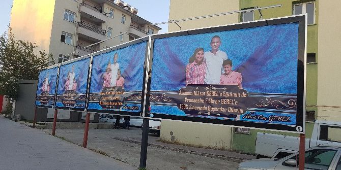 Öğretmen Babadan Teog Sınavı Öncesi Çocuklarına Afişli Jest