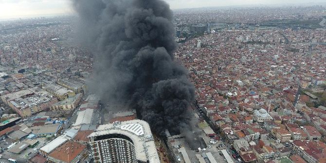Bayrampaşa’da Çıkan Yangındaki Patlamalar Havadan Görüntülendi
