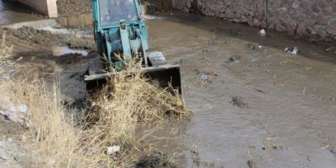 Özalp İlçesinde Dere Yatağı Islah Çalışması