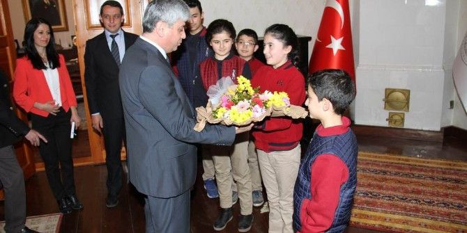 Vali Doğan, Öğrencileri Kabul Etti