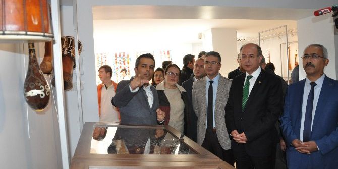 Müzik Öğretmeninden Çalgı Koleksiyonu Sergisi