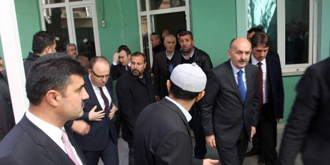 Bakan Müezzinoğlu Taziye Ziyaretinde Bulundu