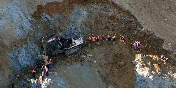 Göçük Altındaki Bir Cenazeye Daha Ulaşıldı