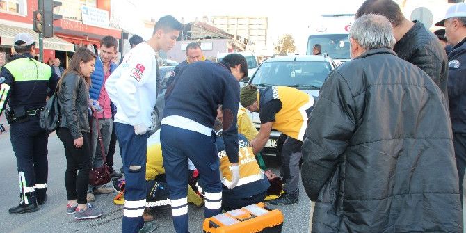 Otomobilin Çarptığı Üniversite Öğrencisi Genç Kız Yaralandı