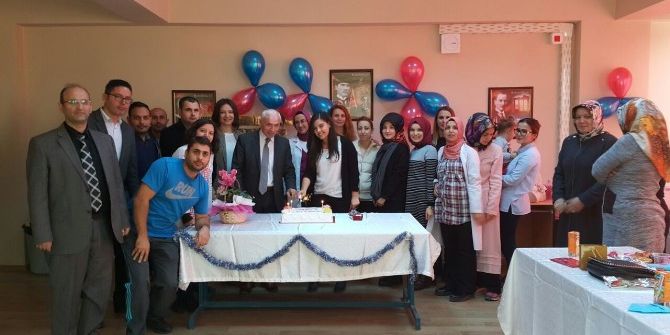Hikmet Akın Ortaokulu Öğretmenlere Özel Kutlama
