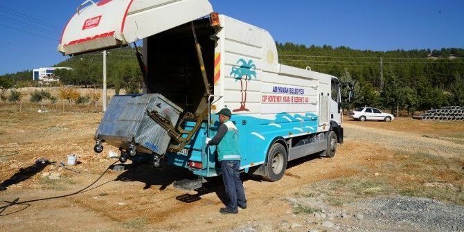 Belediyeden Çöp Konteynırlarına Rutin Bakım