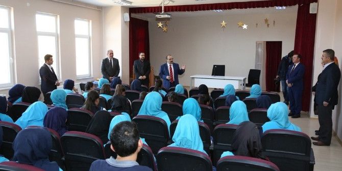 Vali İsmail Ustaoğlu, Teog’a Girecek Öğrencilerle Buluştu
