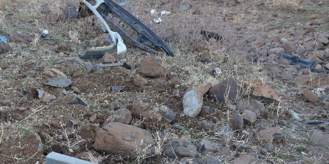 Otomobil Üç Metreden Aşağı Uçtu: 5 Yaralı