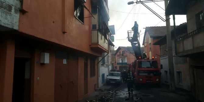 Anne Ve Çocukları Yangından Son Anda Kurtuldu