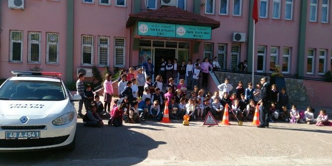 Mink Öğrencilere Polis Amcalardan Trafik Eğitimi