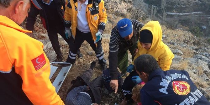 Kayalıklardan Düşen Çobanı Telefonu Kurtardı