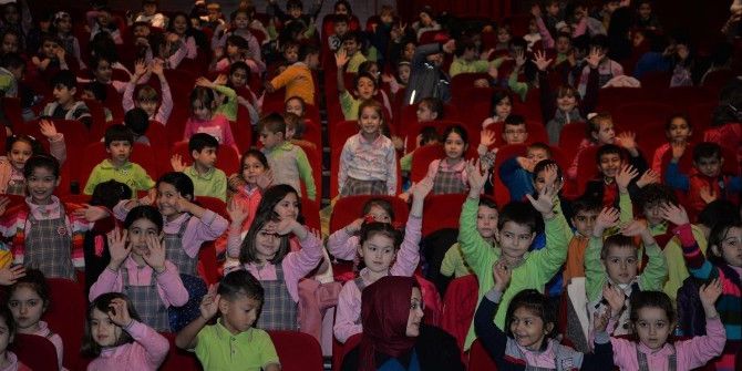 Savaşın Çocukları Bilecik’teki Tiyatro Oyunu İle Güldü