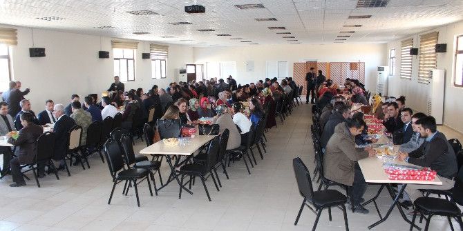 Samsat’ta Öğretmenler Yemekte Bir Araya Geldi