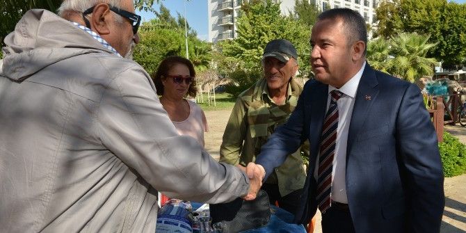 Başkan Böcek, Emekli Kahvesini Ziyaret Etti
