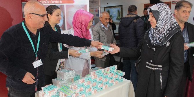 Elazığ’da Ücretsiz Diş Fırçası Ve Macunu Dağıtıldı