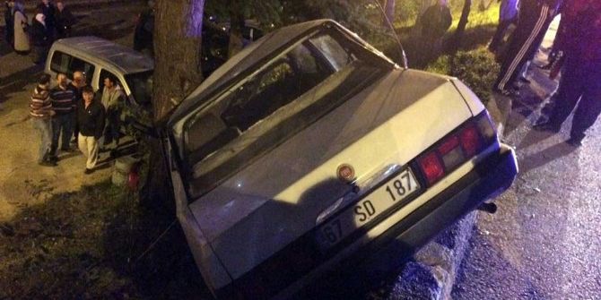 Zonguldak’ta Karşıya Geçmek İsteyen Gence Otomobil Çarptı: 2 Yaralı