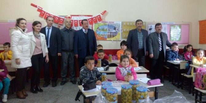 Marmarabirlik Mürefte Kooperatifinden Miniklere Zeytin