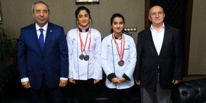 Üniversite Öğrencilerinden Büyük Başarı