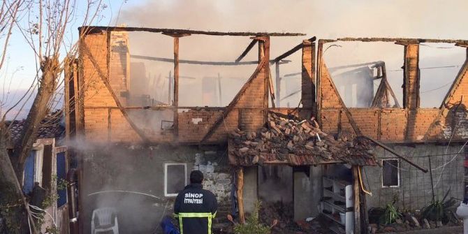 Sinop’ta Ev Yangını
