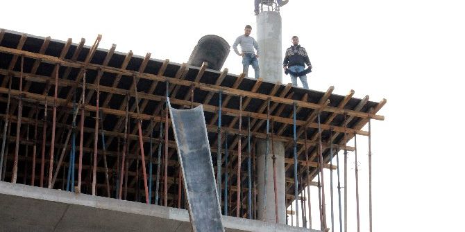 Paralarını Alamayan İşçiler İnşaatı Söktü