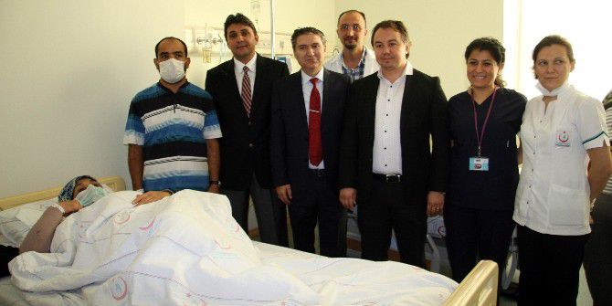 Devlet Hastanesinde İlk Kez 24 Saatte Canlıdan Canlıya 3 Böbrek Nakli