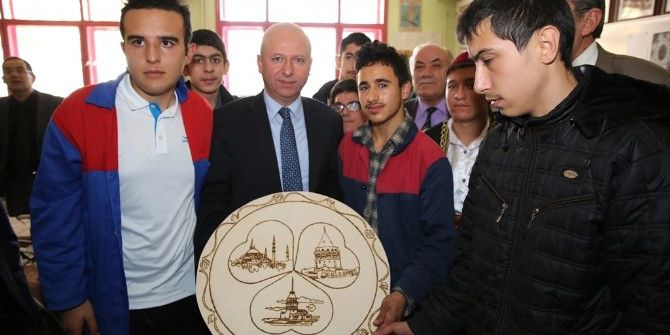 Eğitimcinin Dostu Çolakbayrakdar’a Öğretmenlerden Anlamlı Hediye