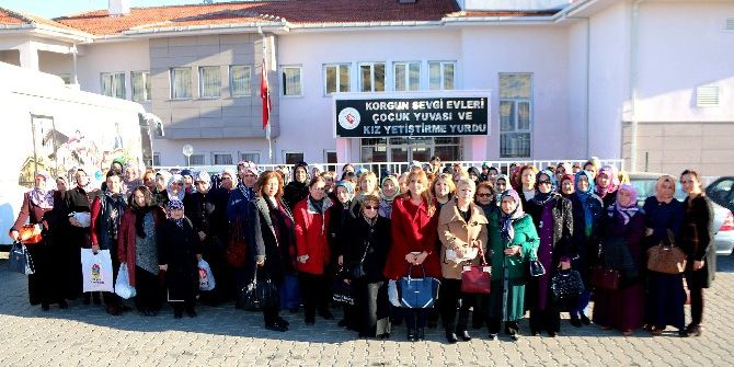 Çocukların Yüzünü Güldürdüler