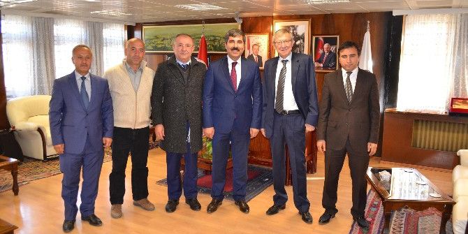 İş Adamlarından Başkan Asya’ya Ziyaret