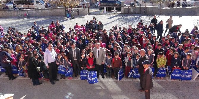 Doğanşehir’de 7 Bin 700 Öğrenciye Giysi Yardımı Yapıldı