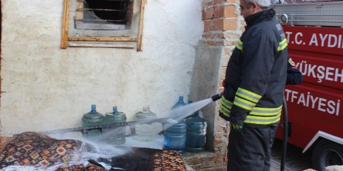 Talihsiz Adam Barındığı Barakası İle Yandı