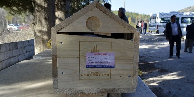 Eşi Tarafından Öldürülen Kadın Toprağa Verildi