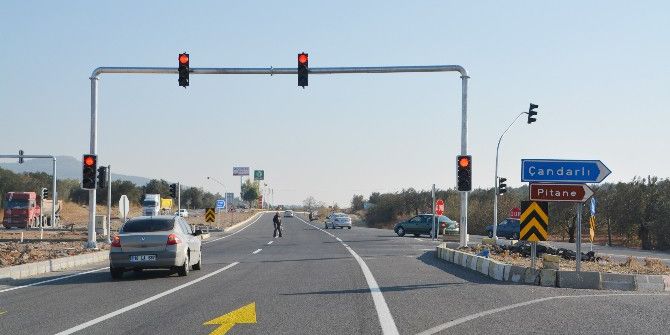 Eski Fenerbahçeli Futbolcunun Kızının Öldüğü Kavşağa Trafik Lambası Konuldu