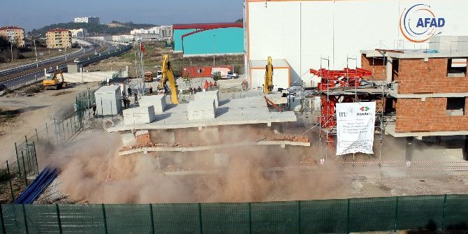 Karbon Elyafla Güçlendirilen Bina 7.5’lik Depreme Dayandı