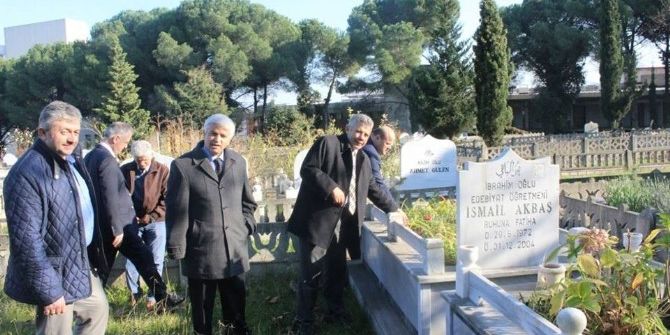 Öğretmenler Mezarları Başında Anıldı