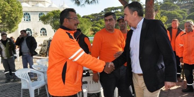 Başkan Gençer, Öğle Yemeğinde Temizlik İşleri Personeliyle Buluştu