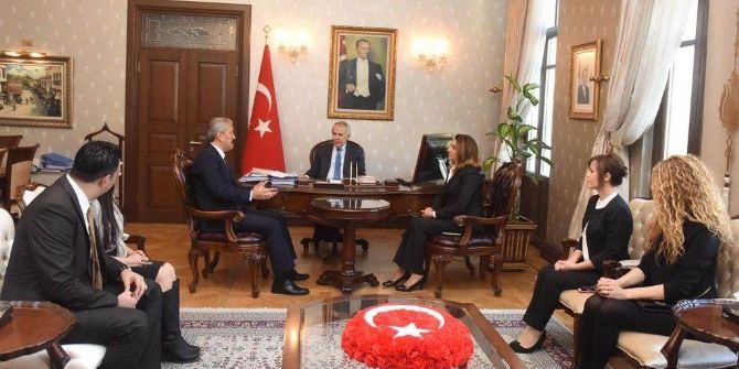 Vali Ata: "Dünyadaki En Onurlu Mesleklerin Başında Öğretmenlik Gelir"