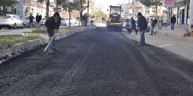 Erciş Belediyesinden Caddelerde Onarım Çalışması