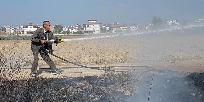 Orman İşletme Memurundan Yangına Kravatlı Gömlekli Müdahale